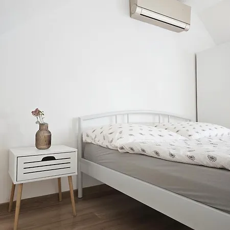 Downtown Loft Sturova Διαμέρισμα *